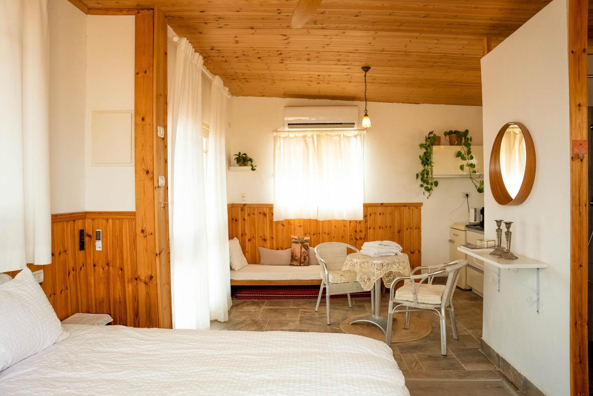 Tobiana Desert Lodging Negev 'Ezuz Екстериор снимка